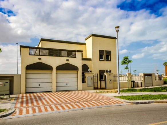 Regional Jumeirah Park Dubai villa exterior